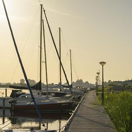 Villa Waterchalet Number 6 Recreationpark Yn'E Lijte Grou Met Ligplaats Boot Exterior foto