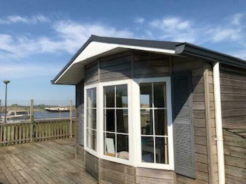Villa Waterchalet Number 6 Recreationpark Yn'E Lijte Grou Met Ligplaats Boot Exterior foto